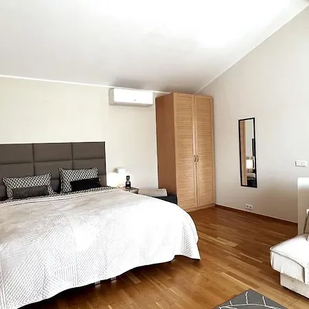 Apartment Townhouse Box In Center / Large Terrace *